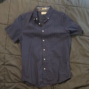 Hawker Rye. Casual Blue Button Down Shirt with Classic Collar- slim fit medium